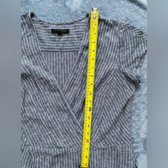 BANANA Republic Linen Striped Blue and White Short Sleeve Midi Wrap Dress Size 2 - Picture 13 of 15